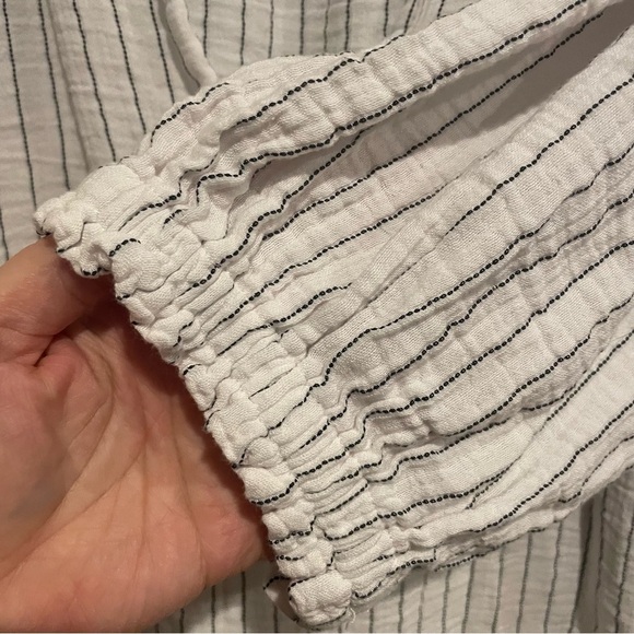 Joie White & Navy Pinstriped Peasant Blouse. Size 3X - Picture 3 of 6